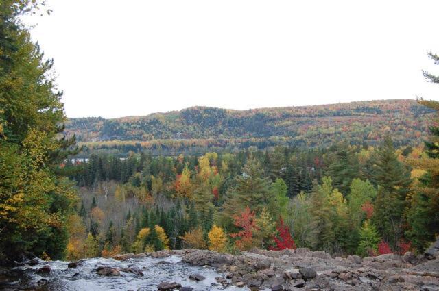 Domaine Le Bostonnais - Le Village En Bois Rond La Tuque Exteriér fotografie