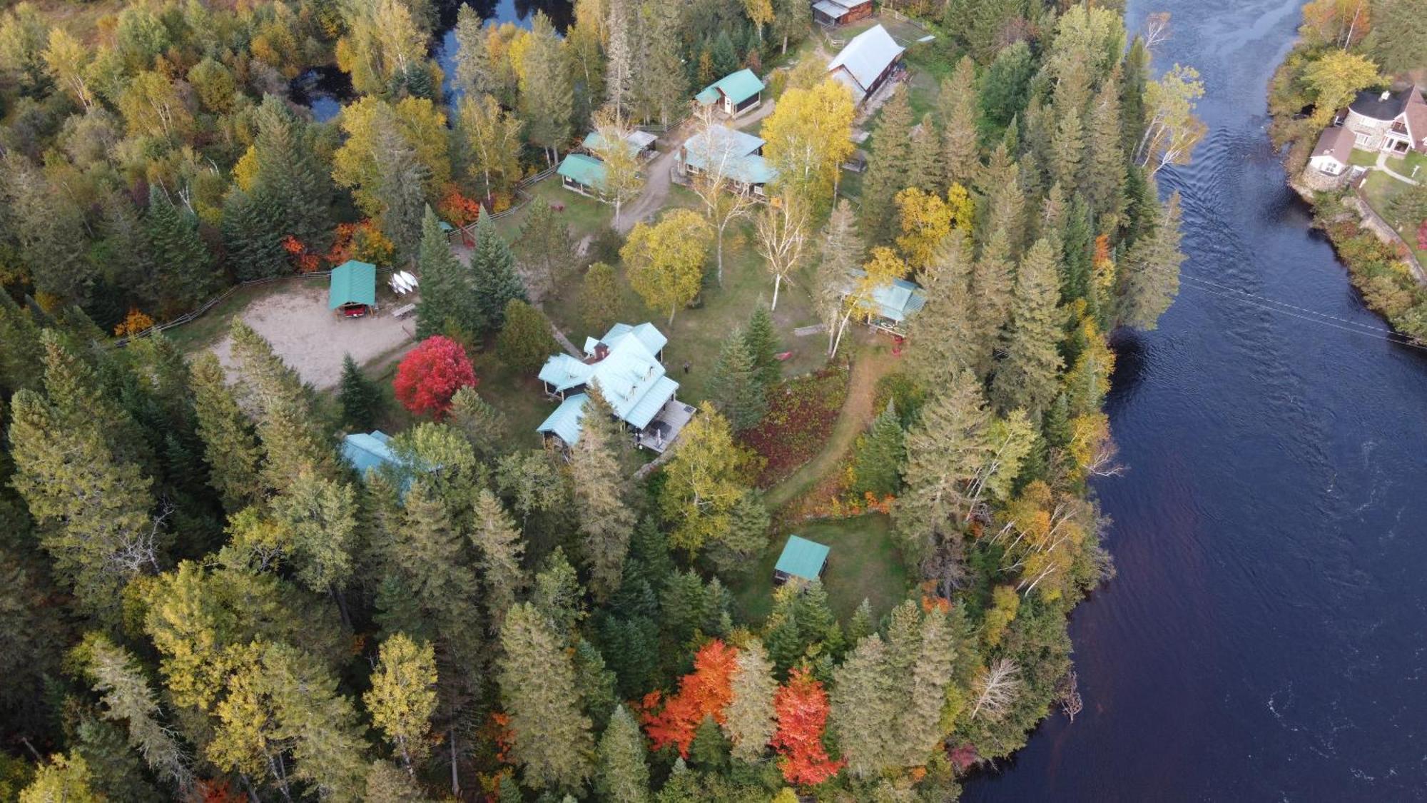 Domaine Le Bostonnais - Le Village En Bois Rond La Tuque Exteriér fotografie